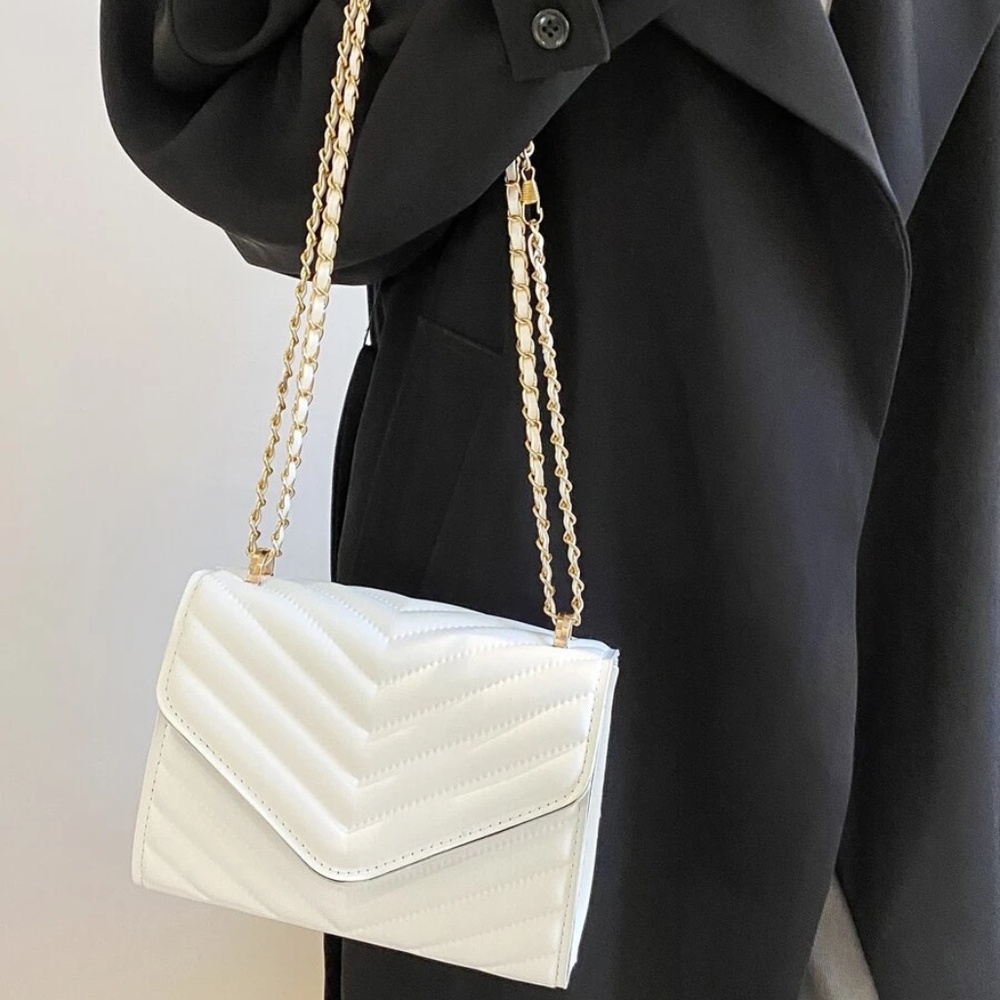 Luxe vegan Leather Quilted Chain Bag - Picture 8 of 10